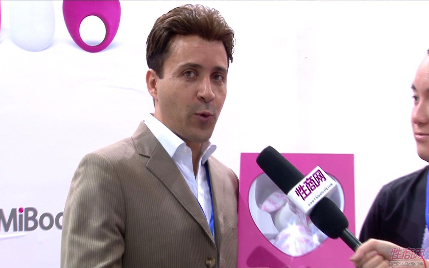 2014广州性文化节-性商网专访Lovelife图片4