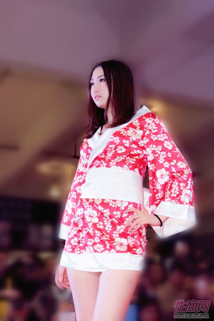 2014上海国际成人展性感情趣内衣T台秀图片31