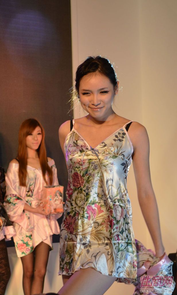 2014上海国际成人展性感情趣内衣T台秀图片4