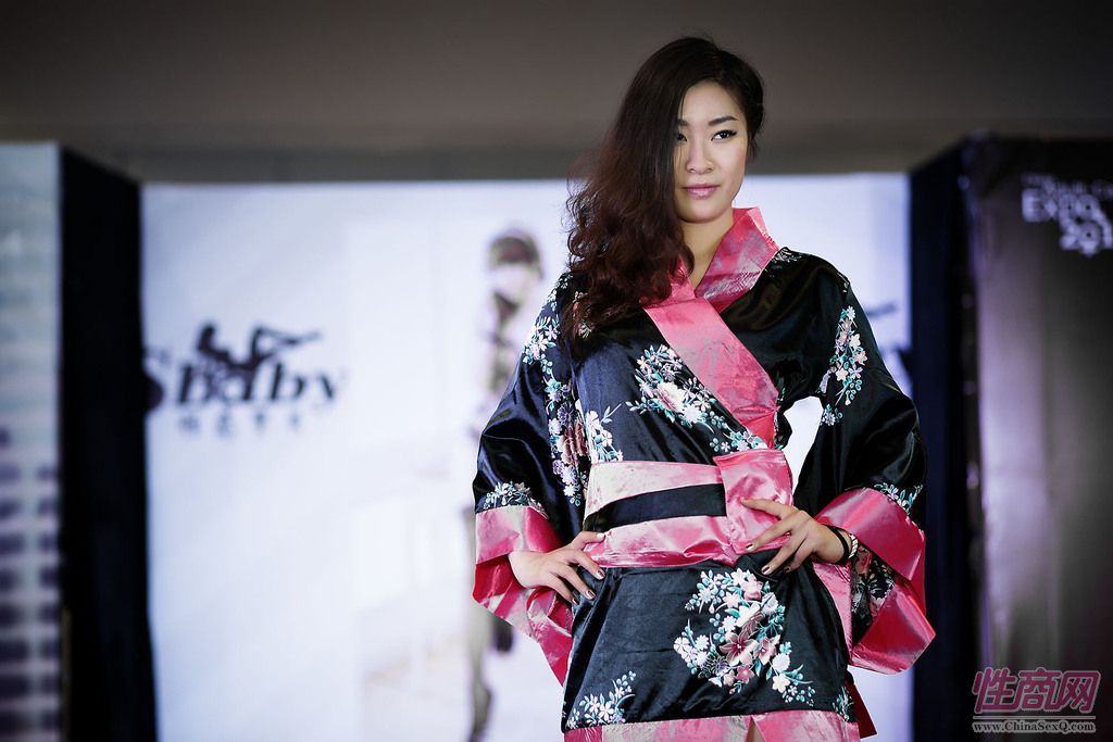 2014上海国际成人展性感情趣内衣T台秀图片45