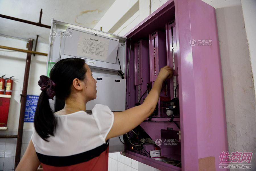 新型自助机亮相,刷身份证免费领避孕套图片8