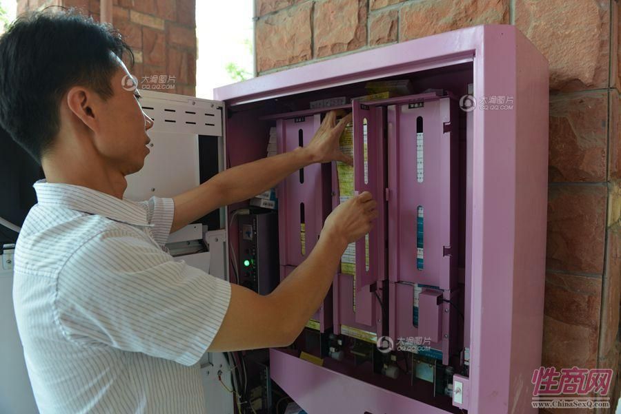 新型自助机亮相,刷身份证免费领避孕套图片11