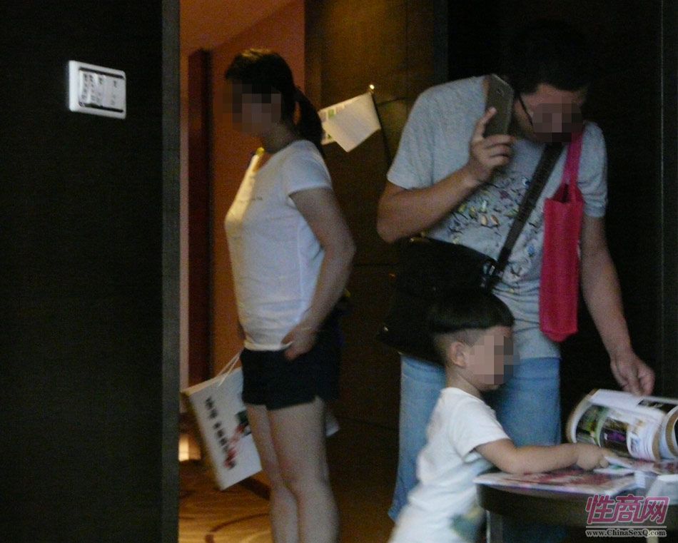 拖儿带女来参加展会的江苏采购商