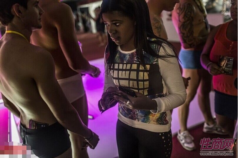 成人博览中的黑珍珠2014南非成人展Sexpo图片4