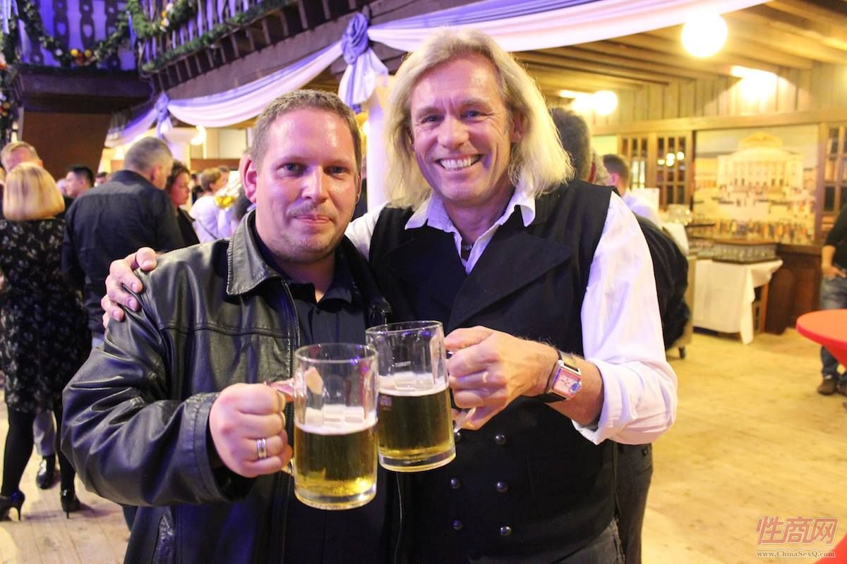 地道的德国啤酒:干杯