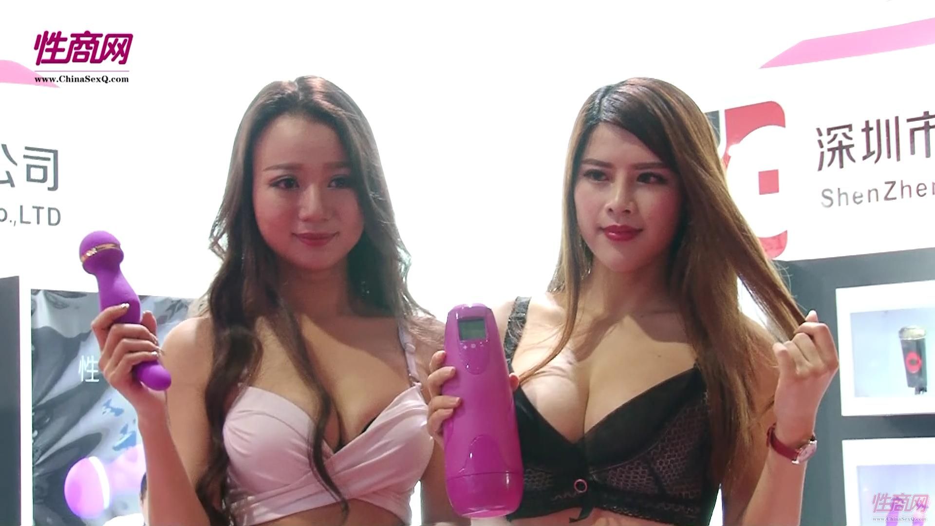 视频:美女记者带您看2015广州性文化节图片7