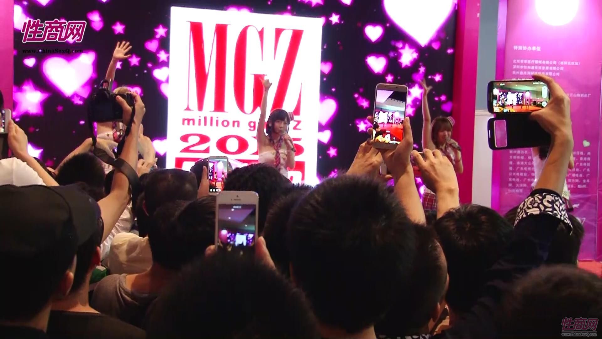 视频:美女记者带您看2015广州性文化节图片26