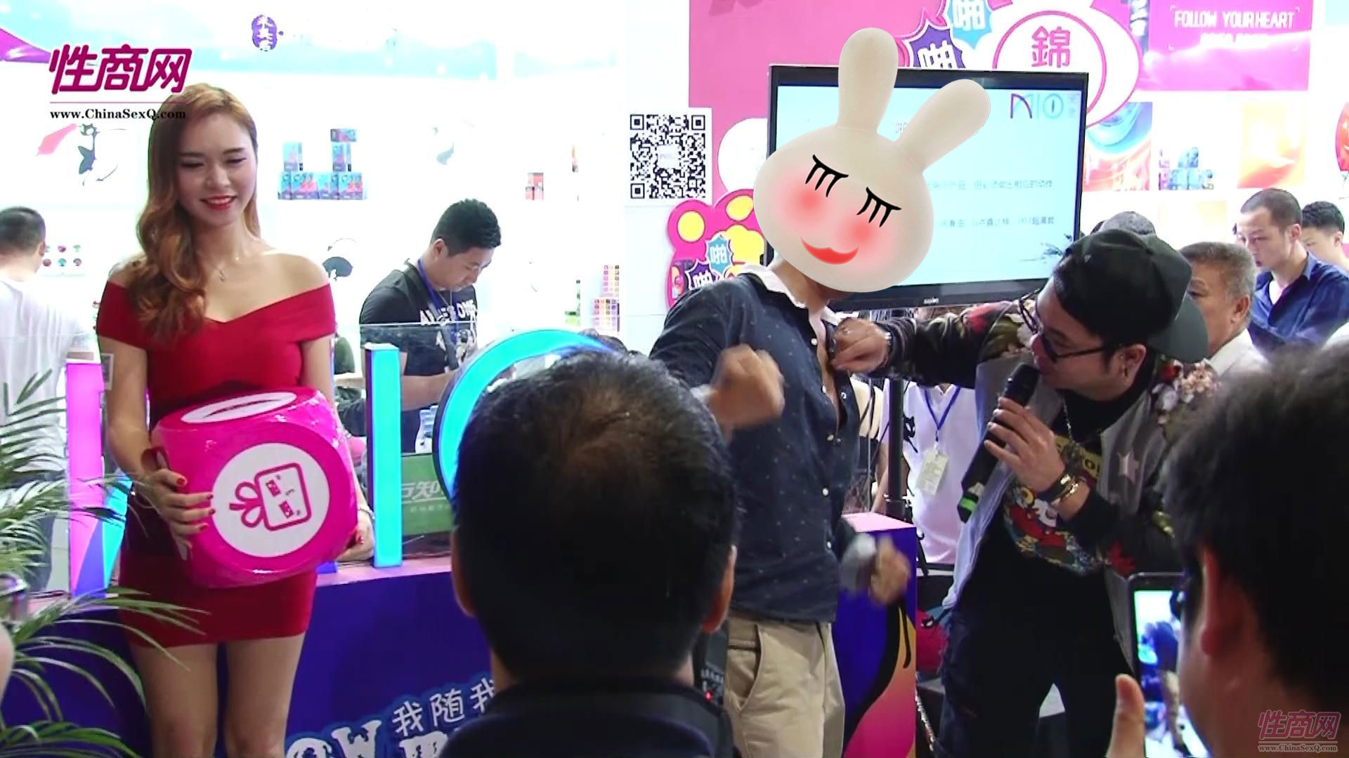 视频:美女记者带您看2015广州性文化节图片34