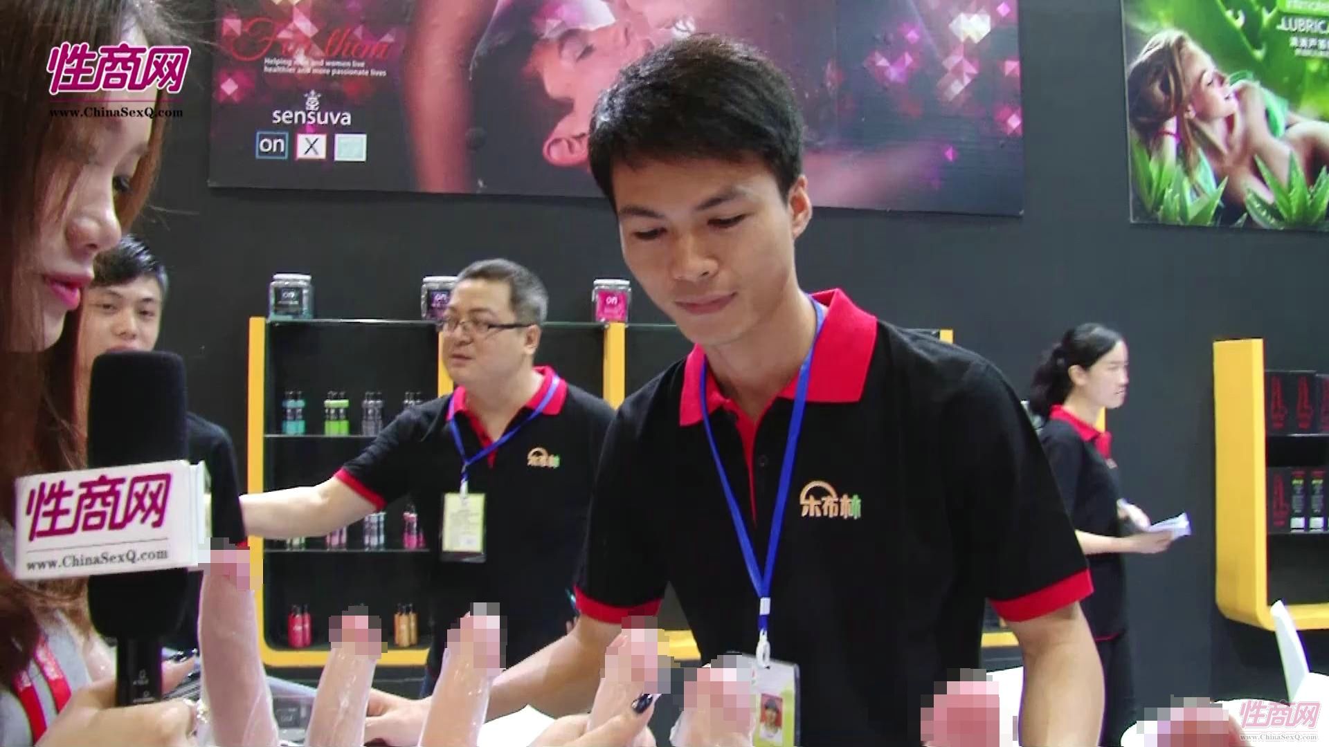 视频:美女记者带您看2015广州性文化节图片38