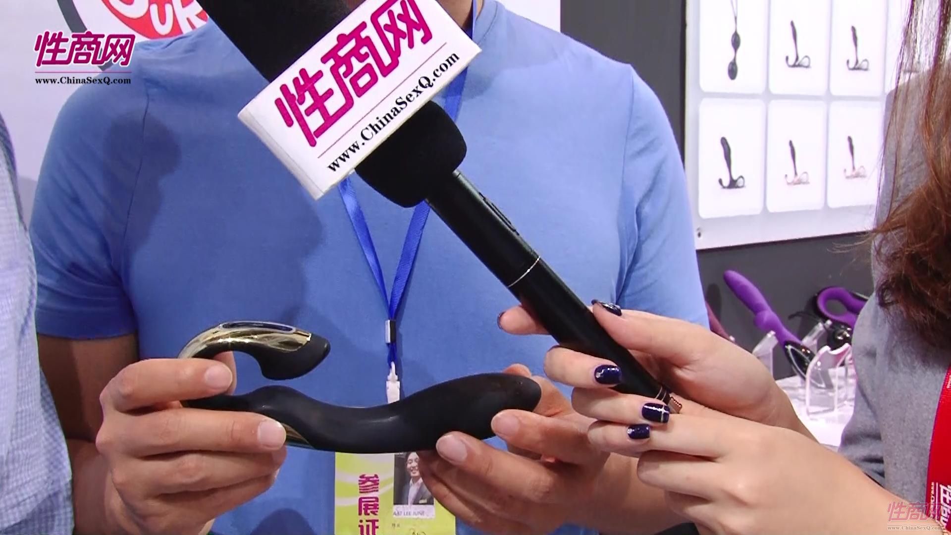 视频:美女记者带您看2015广州性文化节图片44