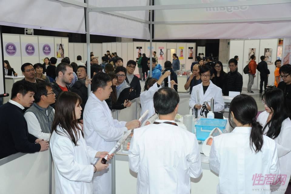 2014�����ţ����޳��˲���AAEչ���ֳ�