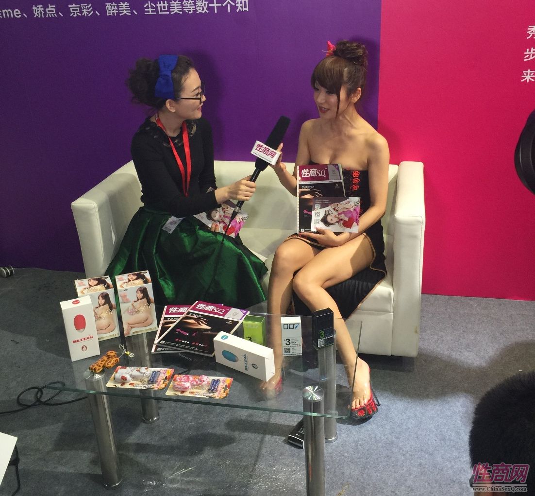 性商网美女记者采访—日本AV女优香西咲图片31