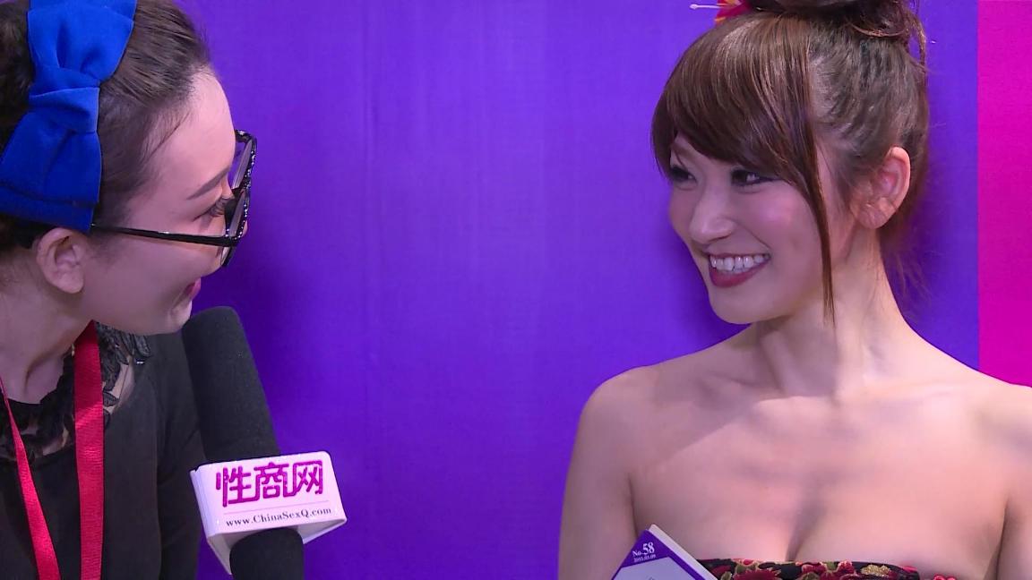 性商网美女记者采访—日本AV女优香西咲图片5
