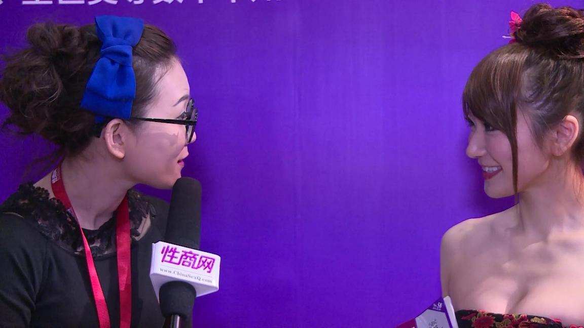 性商网美女记者采访—日本AV女优香西咲图片23