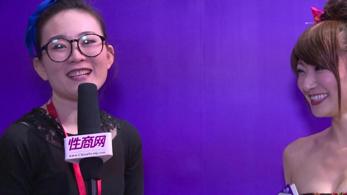 性商网美女记者采访—日本AV女优香西咲图片24