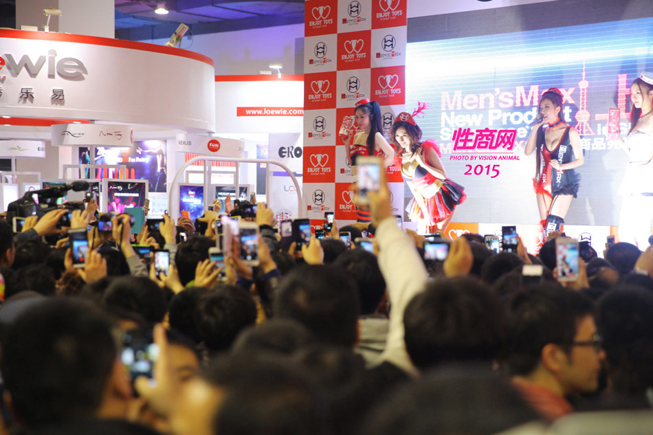 Men'sMaxŮ�ž���Julia�����Ϻ�����չ