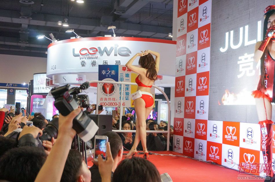 Men'sMax女优京香Julia引爆上海成人展图片42