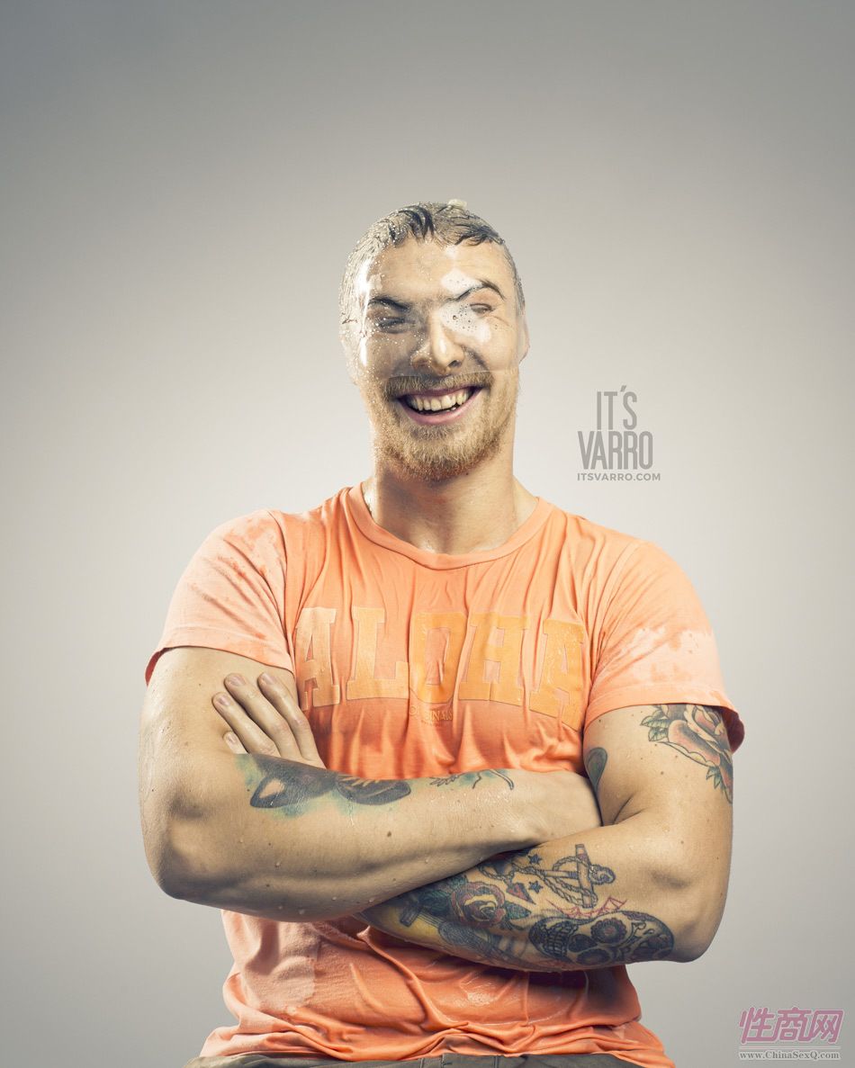 组图:摄影师拍摄爆笑的安全套挑战肖像图片7