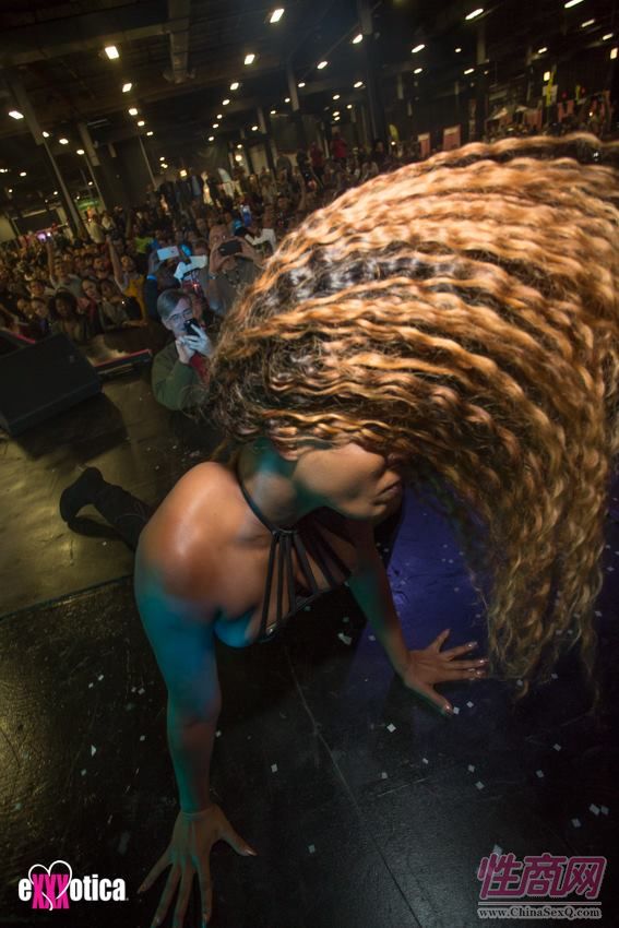 2016美国eXXXotica新泽西成人展参展观众(2)图片15
