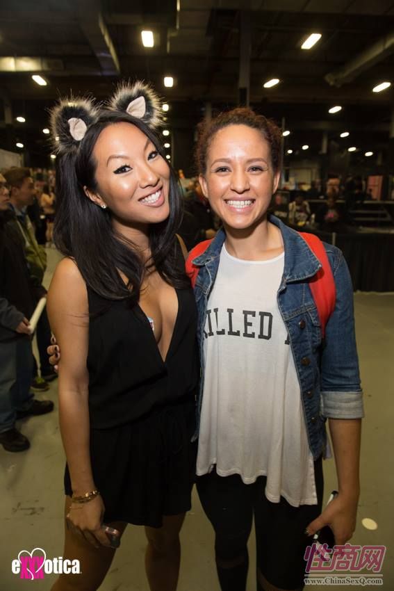 2016美国eXXXotica新泽西成人展参展观众(2)图片16