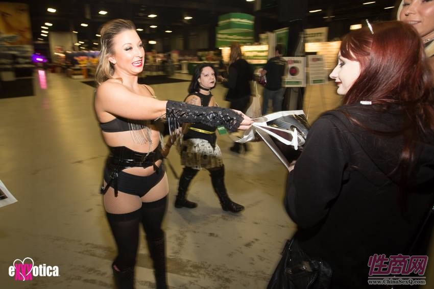 2016美国eXXXotica新泽西成人展参展观众(2)图片17