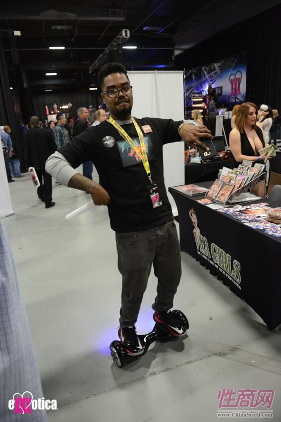 2016美国eXXXotica新泽西成人展参展观众(2)图片21