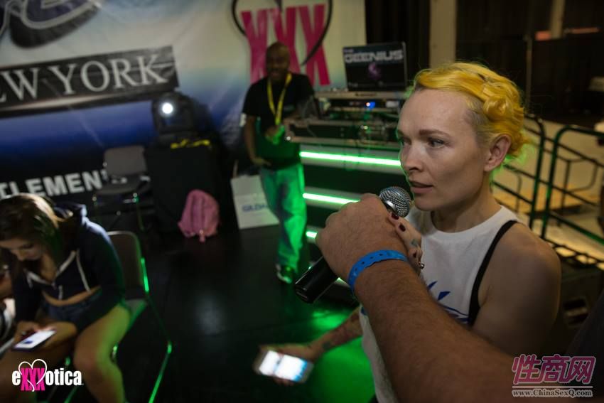 2016美国eXXXotica新泽西成人展参展观众(2)图片22