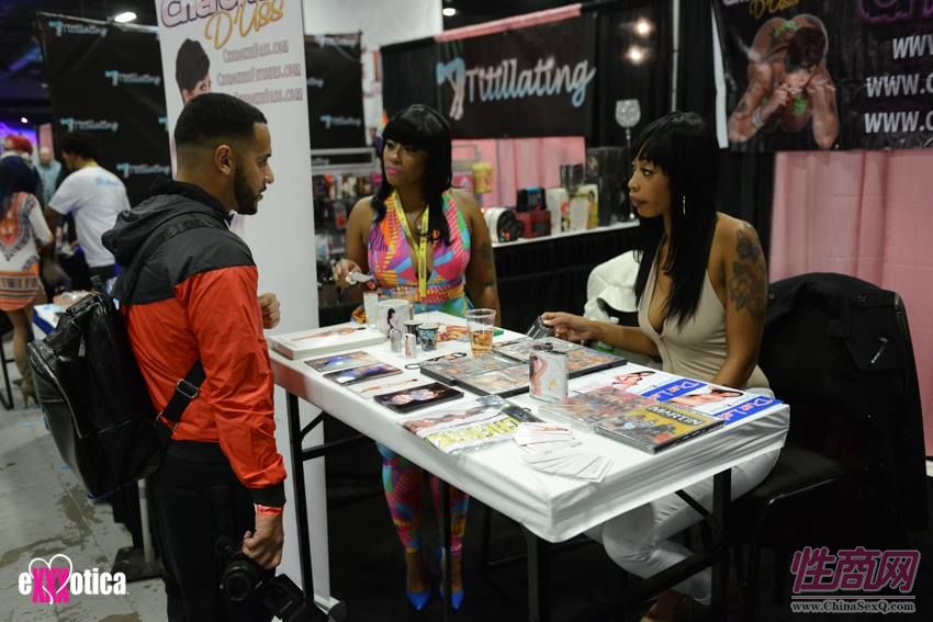 2016美国eXXXotica新泽西成人展参展观众(2)图片29