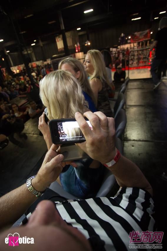 2016美国eXXXotica新泽西成人展参展观众(2)图片28