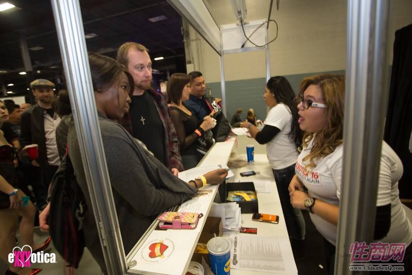 2016美国eXXXotica新泽西成人展参展观众(2)图片33