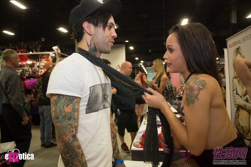 2016美国eXXXotica新泽西成人展参展观众(2)图片40