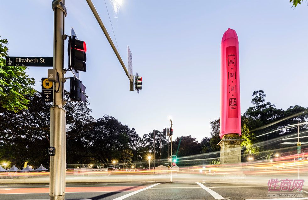 澳洲公园竖起18米安全套宣传安全性行为图片3