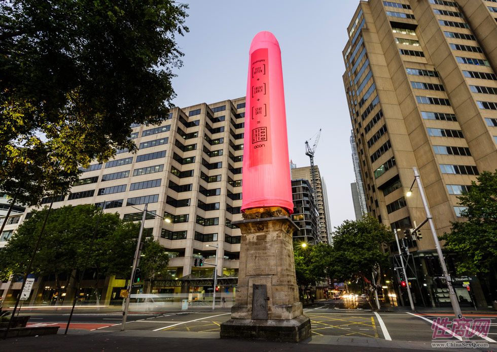 澳洲公园竖起18米安全套宣传安全性行为图片2