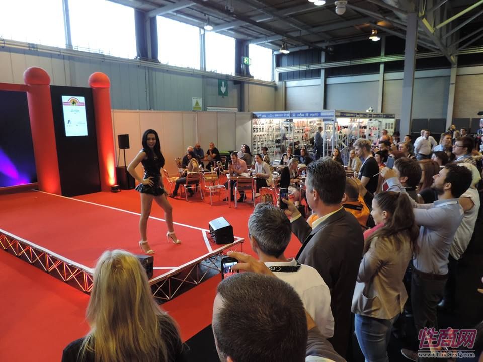 2016英国成人展ETOSHOW报道—情趣内衣秀图片14