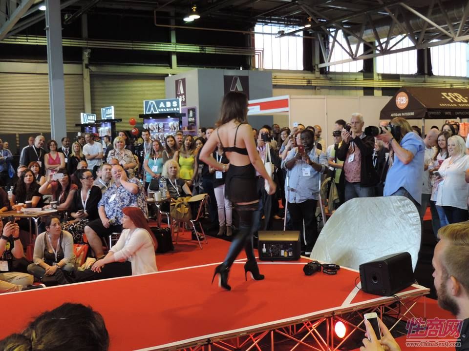2016英国成人展ETOSHOW报道—情趣内衣秀图片40