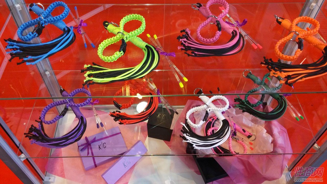 另类的情趣皮鞭造型别致