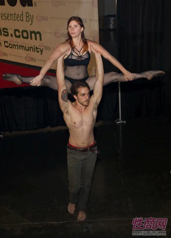 2016美国哥伦布成人展Exxxotica舞台表演图片3