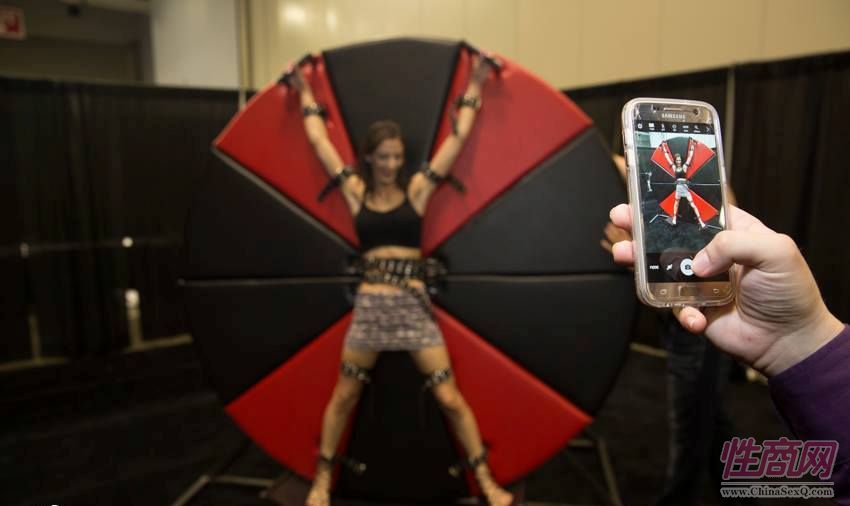 2016美国哥伦布成人展Exxxotica舞台表演图片8