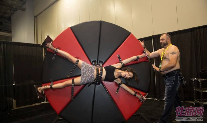 2016美国哥伦布成人展Exxxotica舞台表演图片35