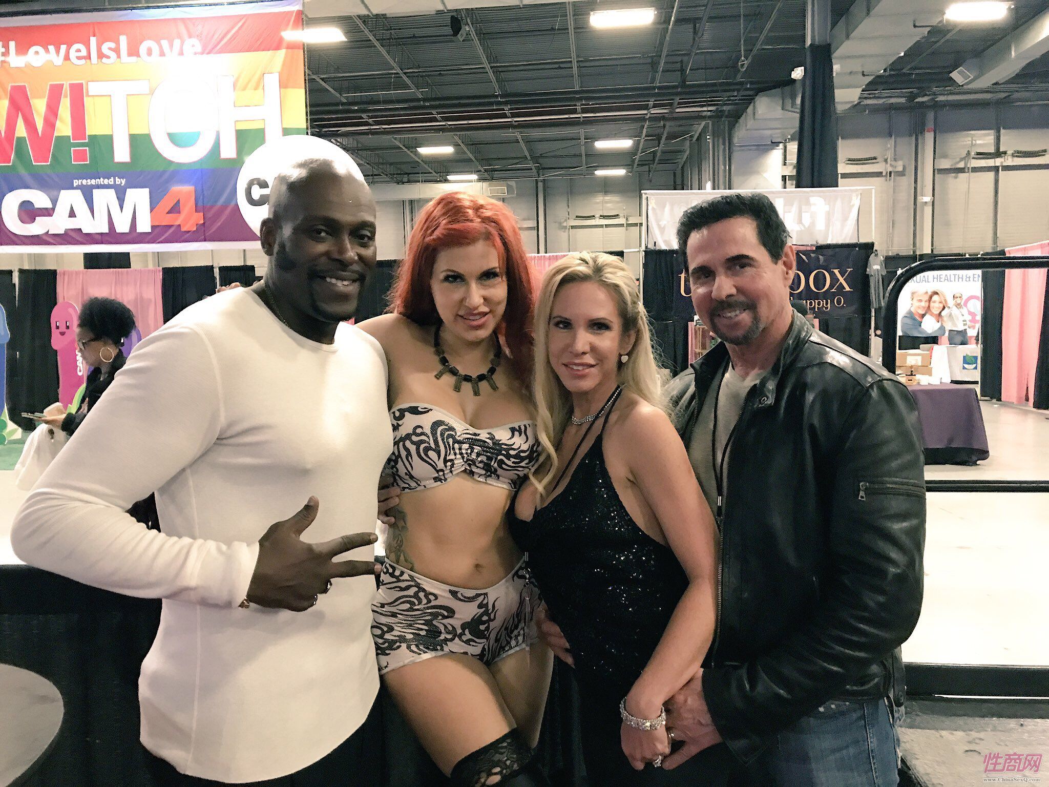 19 莱星顿、萨瓦娜、娜蒂阿-诺斯、彼得-诺斯四位影星(两位诺斯是兄妹哦,是不是很像!)