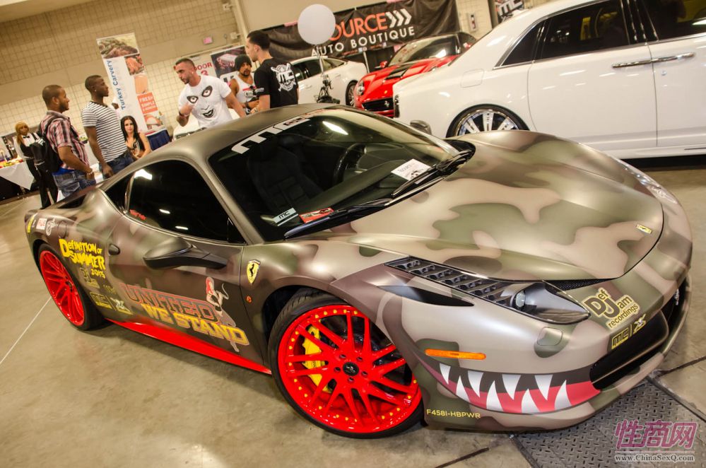 2013美国劳德代尔成人展eXXXotica香车美女图片13