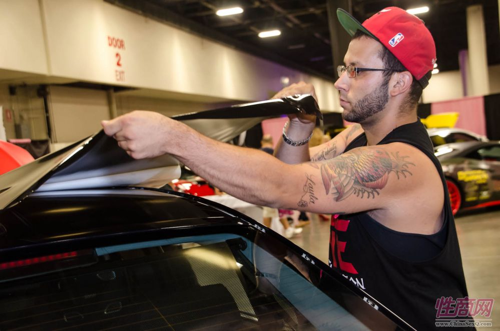 2013美国劳德代尔成人展eXXXotica香车美女图片22