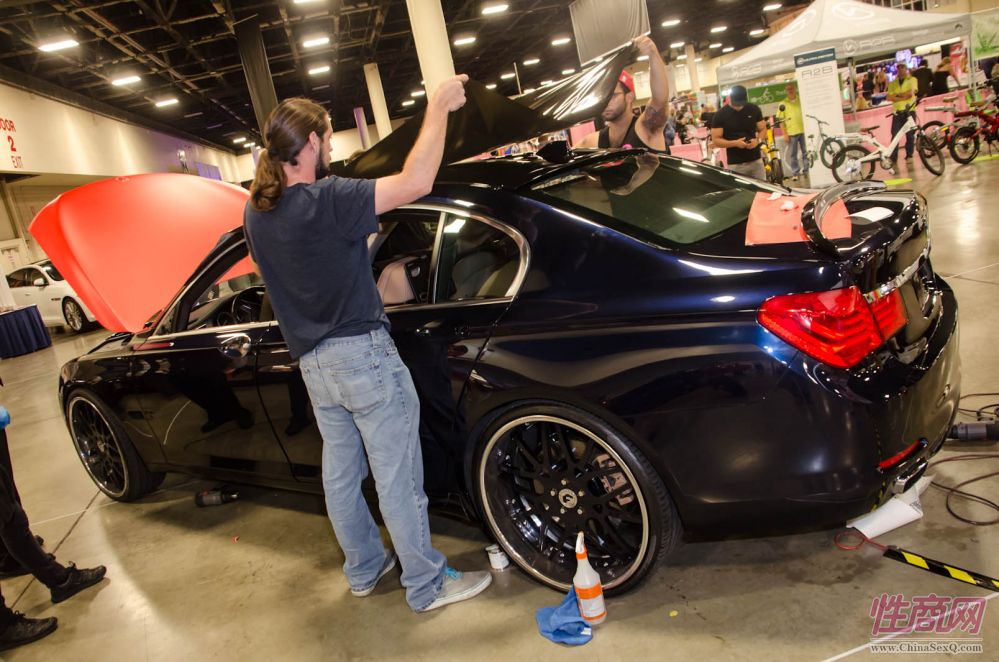 2013美国劳德代尔成人展eXXXotica香车美女图片28