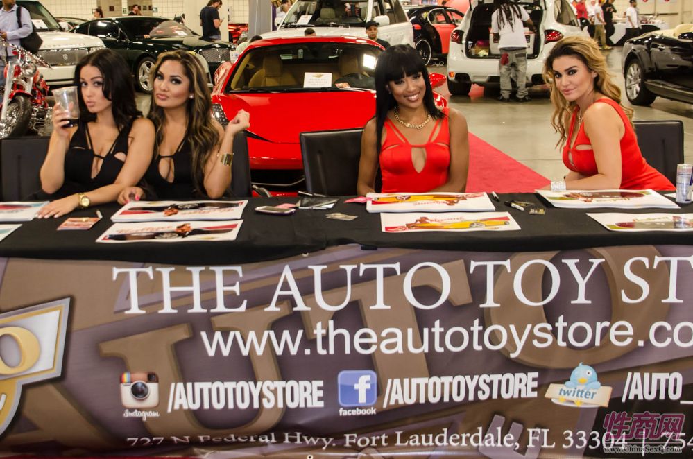 2013美国劳德代尔成人展eXXXotica香车美女图片33