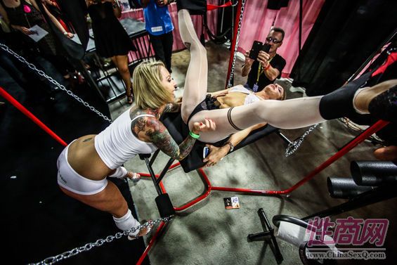2013美国eXXXotica劳德代尔成人展精彩集锦图片25