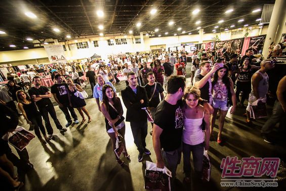 2013美国eXXXotica劳德代尔成人展精彩集锦图片34