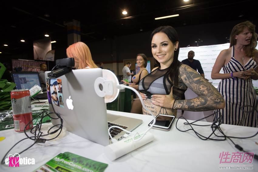 2017美国eXXXotica芝加哥成人展展会现场图片34