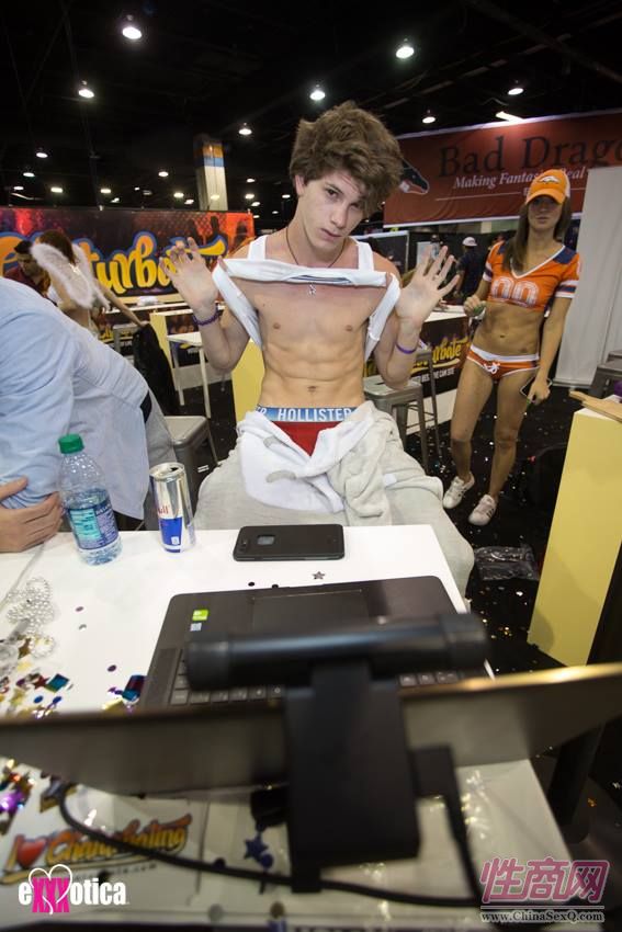 2017美国eXXXotica芝加哥成人展现场观众图片32