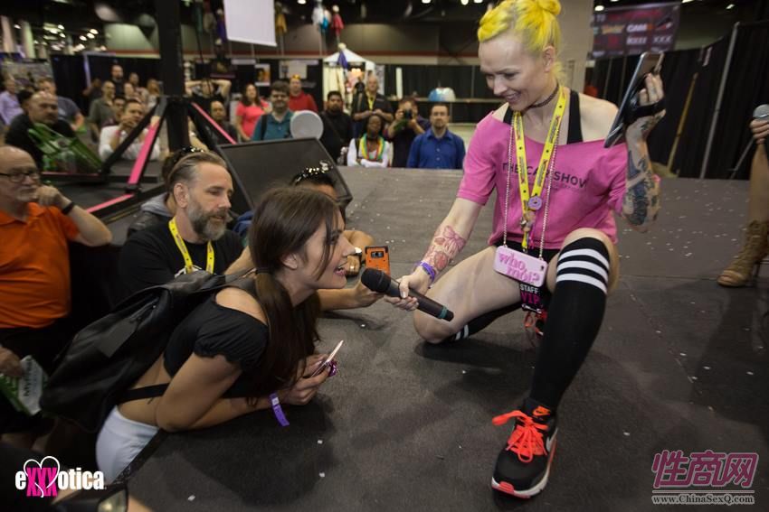 2017美国eXXXotica芝加哥成人展现场观众图片5