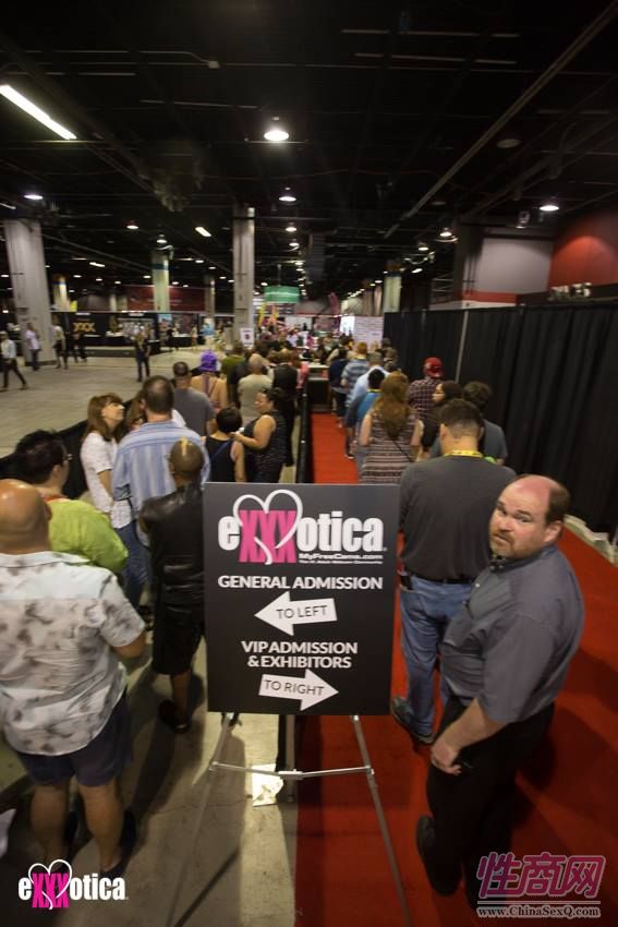 2017美国eXXXotica芝加哥成人展现场观众图片13
